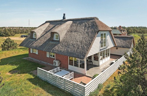 Blavand Strand House | Beautiful home in Blåvand with sauna