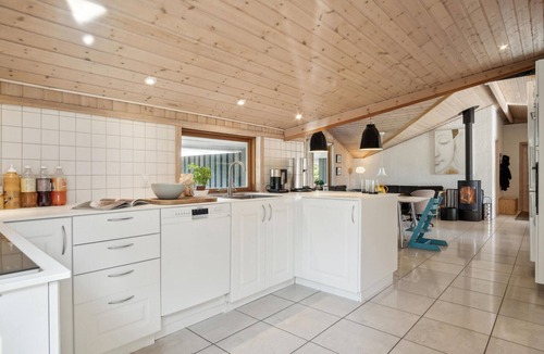 Ho House | Beautiful home in Blåvand with kitchen