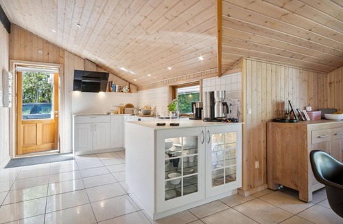 Ho House | Beautiful home in Blåvand with kitchen