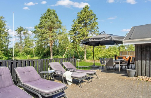 Ho House | Beautiful home in Blåvand with kitchen