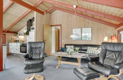 Blavand Strand House | Beautiful home in Blåvand with WiFi