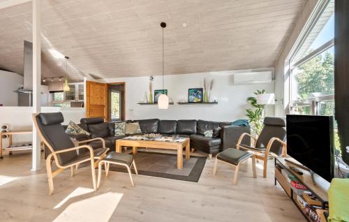 Ho House | Beautiful Home In Blåvand With Sauna
