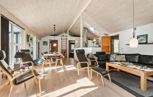 Ho House | Beautiful Home In Blåvand With Sauna