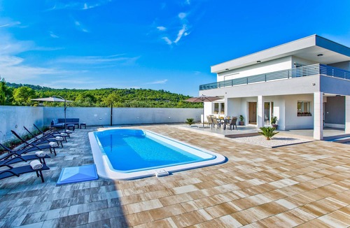 Bogomolje House | Beautiful home in Bogomolje