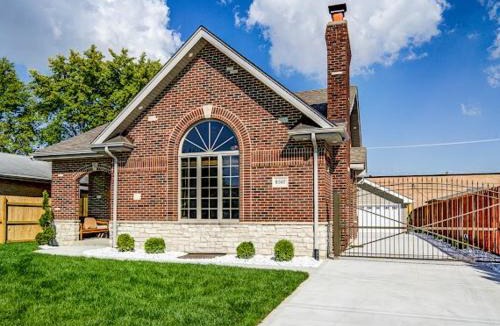 Bridgeview House | Beautiful home in Bridgeview!