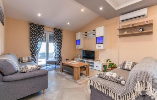 Benkovac House | Beautiful Home In Ceranje Gornje