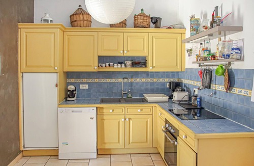 Caderousse House | Beautiful home in Caderousse with WiFi