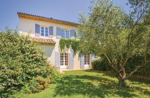 Caderousse House | Beautiful home in Caderousse with WiFi