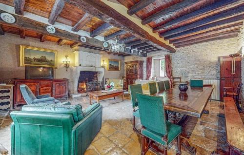 Couhe House | Beautiful Home In Couhe