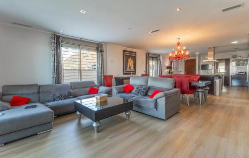 Cox House | Beautiful Home In Cox