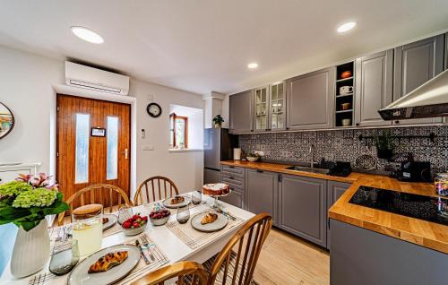 Dancanje House | Beautiful Home In Dancanje