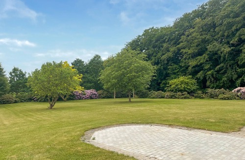 Majbolle House | Beautiful home in øster ulslev with WiFi