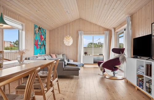 Nordstrand House | Beautiful home in Frederikshavn with WiFi