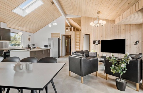 Holloselund House | Beautiful home in Tisvildeleje with sauna