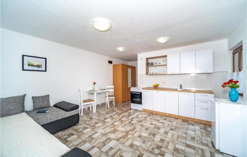 Generalski Stol House | Beautiful Home In Duga Resa With Wifi
