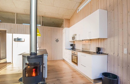 Øer Strand House | Beautiful home in Ebeltoft with kitchen