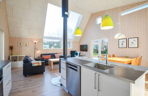 Øer Strand House | Beautiful home in Ebeltoft with kitchen