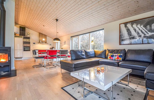 Øer Strand House | Beautiful home in Ebeltoft with sauna