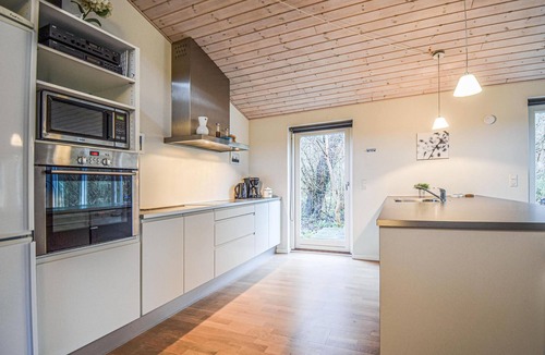 Øer Strand House | Beautiful home in Ebeltoft with sauna