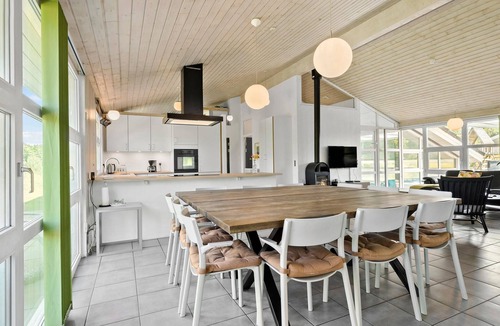 Lyngsbæk Strand House | Beautiful home in Ebeltoft with WiFi