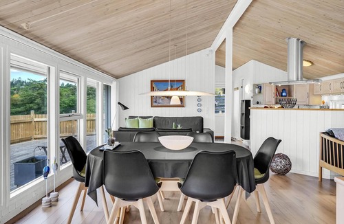Egsmark Strand House | Beautiful home in Ebeltoft with house sea view