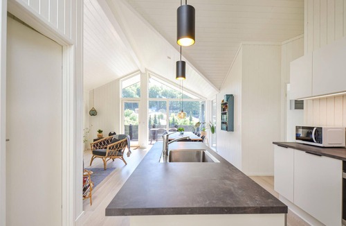 Femmøller House | Beautiful home in Ebeltoft with kitchen