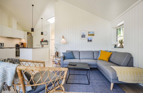 Femmøller House | Beautiful home in Ebeltoft with kitchen