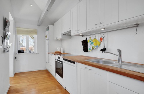Lyngsbæk Strand House | Beautiful home in Ebeltoft with kitchen