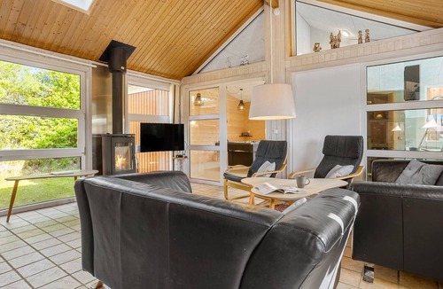 Lyngsbæk Strand House | Beautiful home in Ebeltoft with sauna