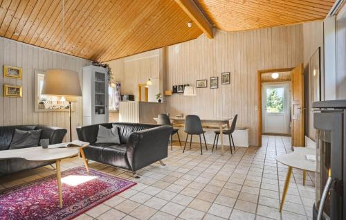 Lyngsbæk Strand House | Beautiful Home In Ebeltoft With Sauna