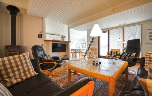 Øer Strand House | Beautiful Home In Ebeltoft With Sauna