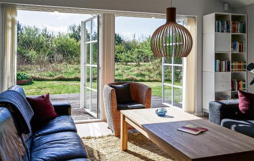 Krejbjerg House | Beautiful Home In Ejstrupholm With Wifi