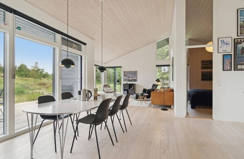 Slette Strand House | Beautiful home in Fjerritslev with WiFi