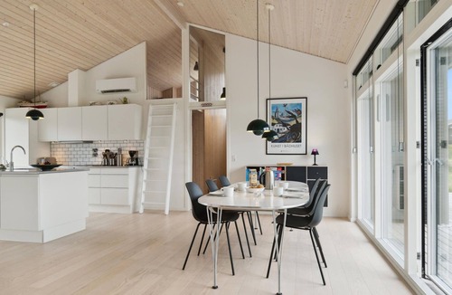 Slette Strand House | Beautiful home in Fjerritslev with WiFi