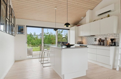 Slette Strand House | Beautiful home in Fjerritslev with WiFi