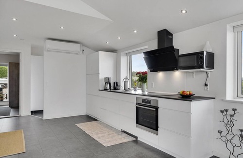 Faaborg House | Beautiful home in Faaborg with jacuzzi