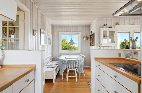 Faaborg House | Beautiful home in Faaborg with kitchen