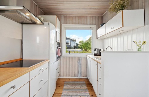Faaborg House | Beautiful home in Faaborg with kitchen