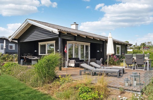Faaborg House | Beautiful home in Faaborg with kitchen