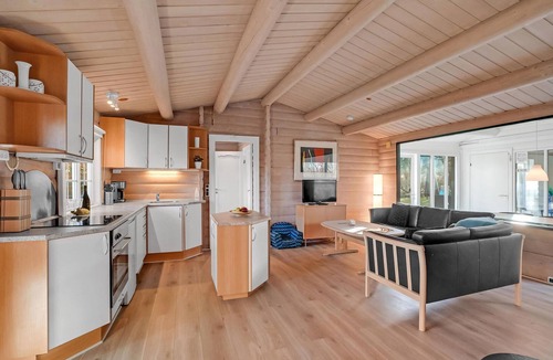 Ertebølle House | Beautiful home in Farsø with kitchen