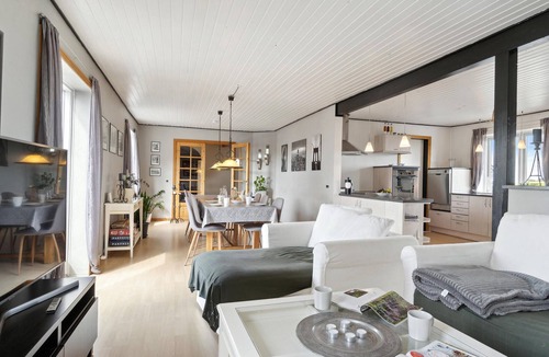 Farso House | Beautiful home in Farsø with kitchen