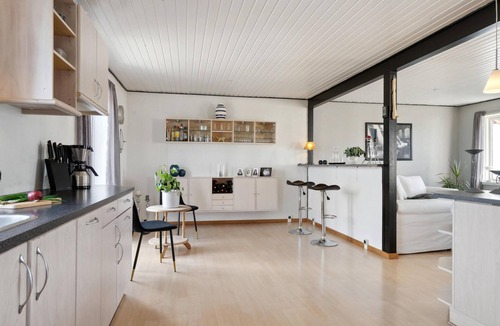 Farso House | Beautiful home in Farsø with kitchen