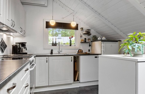 Farvang House | Beautiful home in Fårvang with WiFi