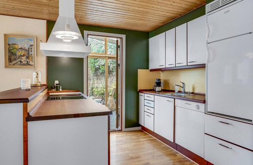 Faxe House | Beautiful home in Faxe with kitchen