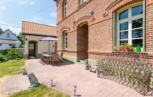 Fressin House | Beautiful Home In Fressin With Kitchen