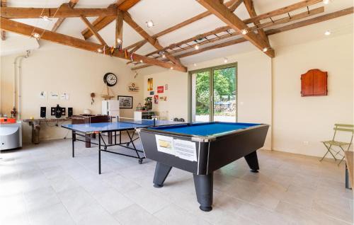 Fressin House | Beautiful Home In Fressin With Kitchen