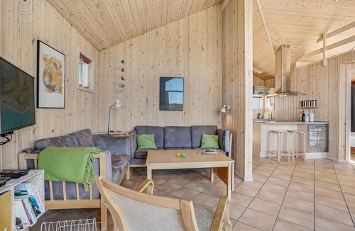 Lild Strand House | Beautiful home in Frøstrup with kitchen