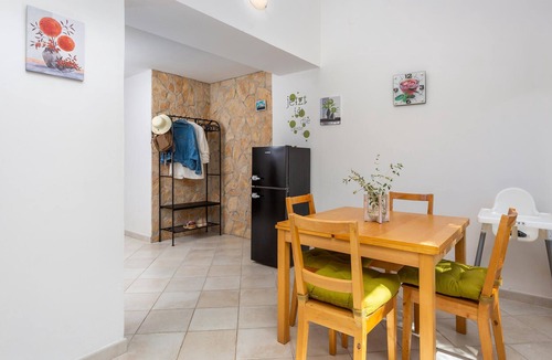 Gabonjin House | Beautiful home in Gabonjin with WiFi