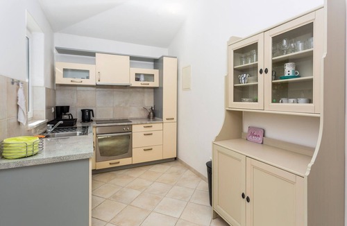 Gabonjin House | Beautiful home in Gabonjin with WiFi
