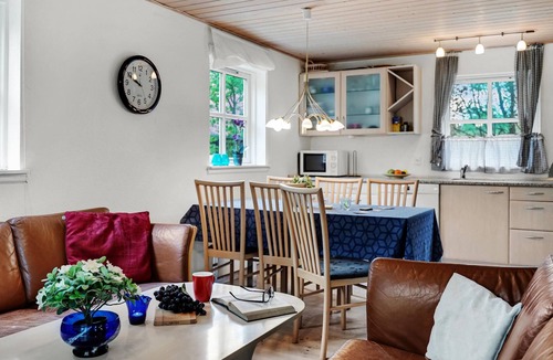 Skygge House | Beautiful home in Give with WiFi